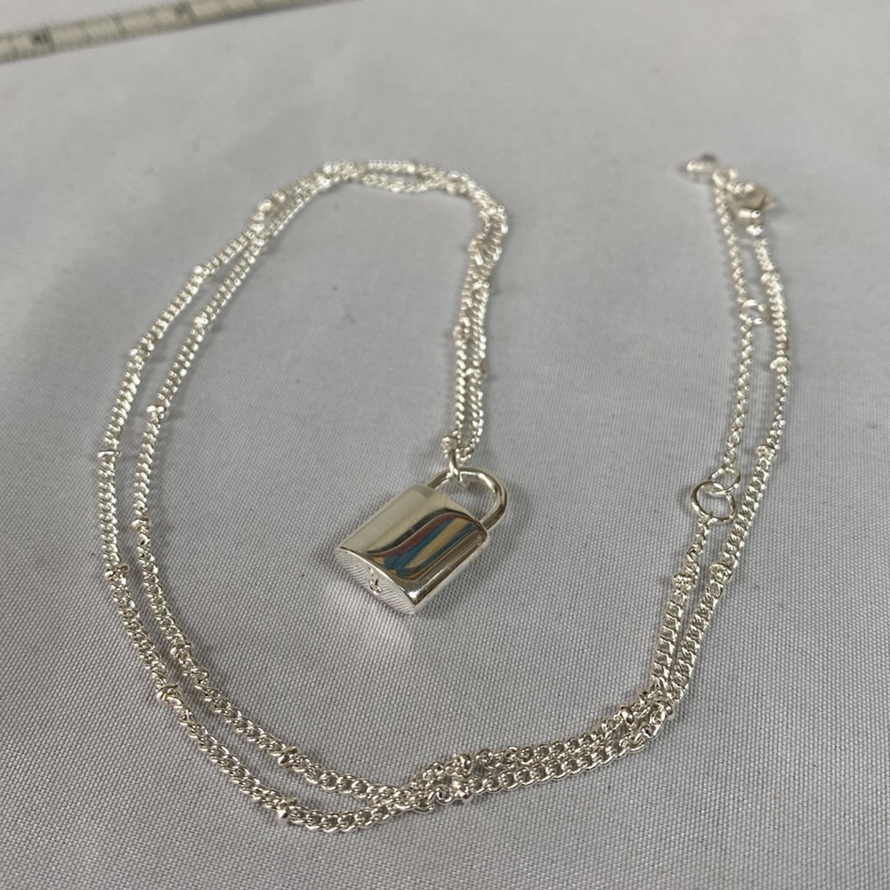 Long Silvertone padlock necklace - Picture 7 of 9